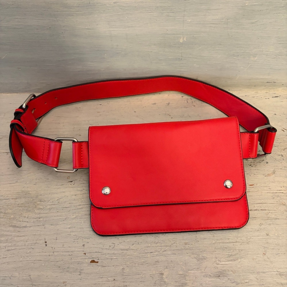Forever 21 Red Faux Leather Waist Bag Fanny Pack Purse Good‎ Condition